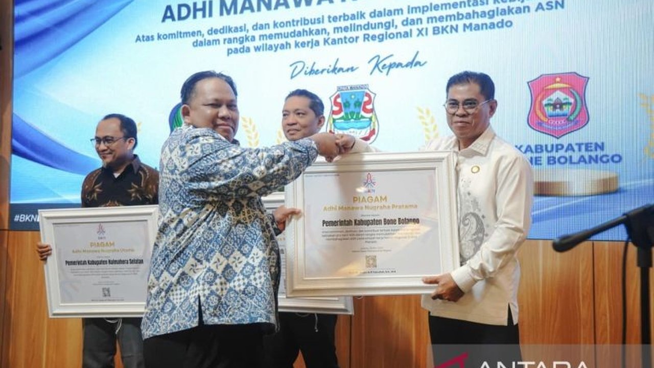 Pemerintah Kabupaten Bone Bolango berhasil meraih Penghargaan Adhi Manawa Nugraha Pratama dari Kantor Regional XI BKN Manado, membuktikan komitmen kuat dalam mewujudkan birokrasi profesional dan modern yang berorientasi pelayanan.