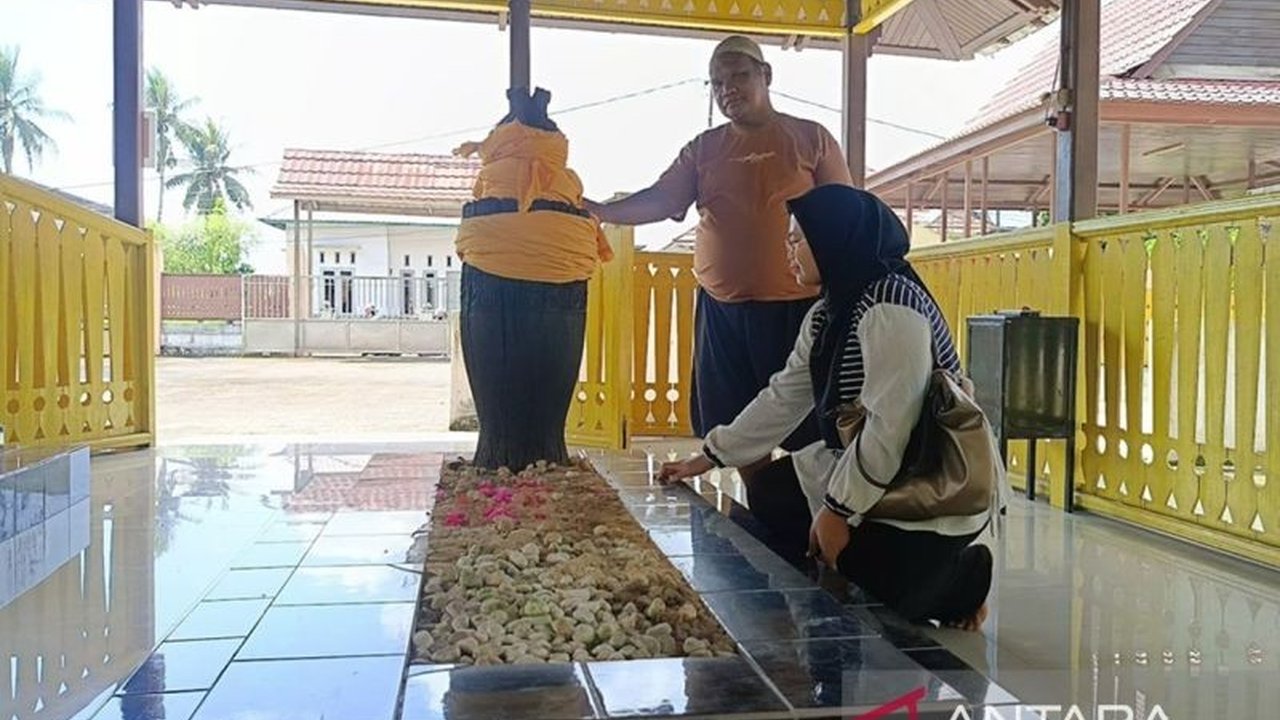 Cagar budaya Makam La Mohang Daeng Mangkona di Samarinda kian diminati sebagai destinasi wisata sejarah edukatif, menawarkan jejak penting pendiri Samarinda Seberang dan nilai historis yang mendalam.
