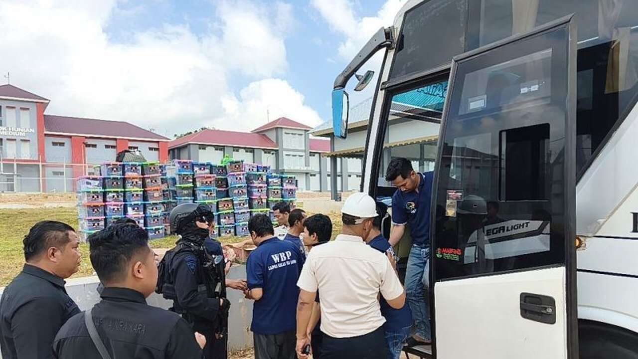 Direktorat Jenderal Pemasyarakatan (Ditjenpas) melakukan relokasi massal narapidana (napi) dari Lapas Jambi dan Lapas Bagansiapiapi ke fasilitas baru yang lebih luas, guna meningkatkan kualitas pembinaan dan keamanan.