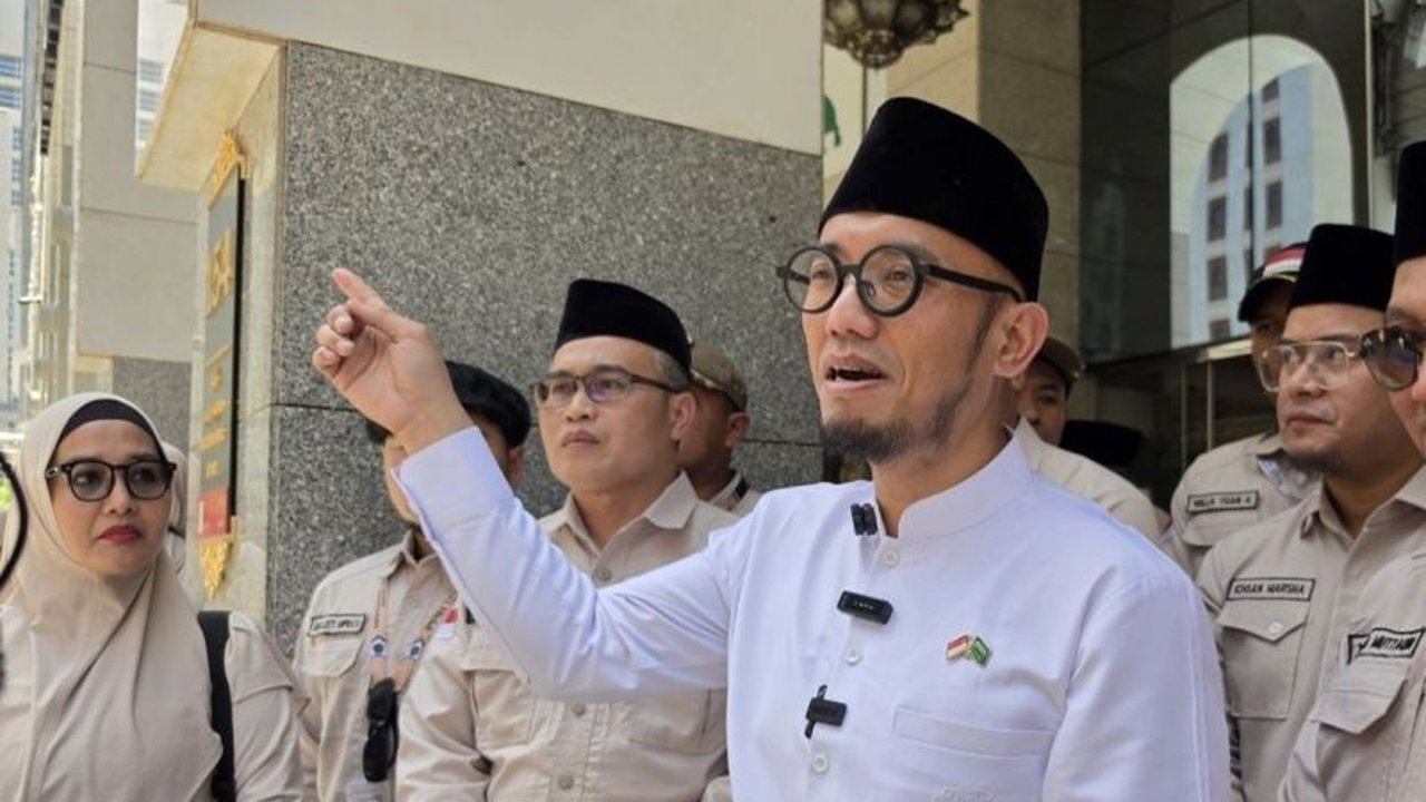 Wakil Menteri Haji dan Umrah (Wamenhaj) Dahnil Anzhar Simanjuntak menyatakan hampir 17 ribu jamaah haji reguler akan menginap di hotel bintang 4 dan 5 di Madinah, sebuah peningkatan signifikan dalam layanan Haji Reguler Hotel Bintang Madinah.