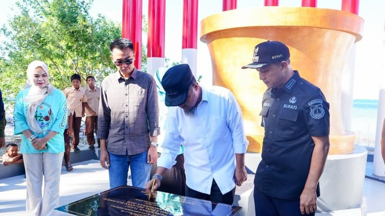 Gubernur Sulawesi Selatan meresmikan Tugu Ujung Aspal Selayar di Kepulauan Selayar, sebuah monumen yang diharapkan menjadi simbol identitas, kebanggaan, dan ikon pariwisata baru yang menggerakkan ekonomi lokal.