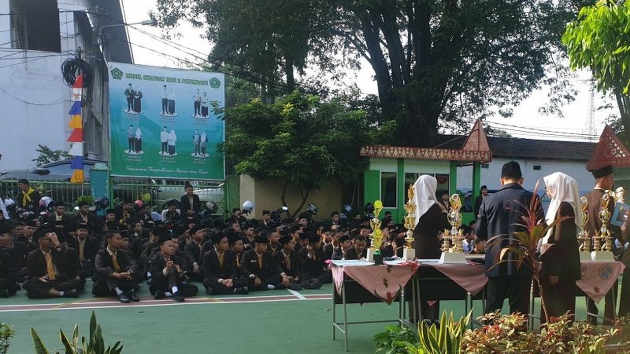 Kantor Wilayah Kementerian Agama (Kemenag) Sumatera Selatan memperluas cakupan jaminan sosial bagi guru dan tenaga kependidikan (tendik) di 17 kabupaten/kota pada tahun 2026. Langkah ini menegaskan komitmen Kemenag Sumsel dalam memastikan perlindungan jam
