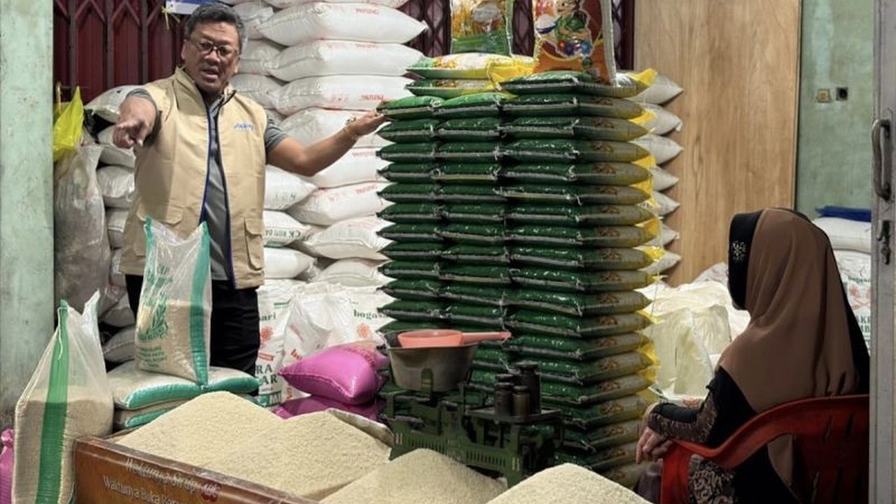 Perum Bulog Kalteng telah menyalurkan 2.500 ton Beras SPHP dan bantuan pangan guna menjaga stabilitas harga di pasar, memastikan ketersediaan dan keterjangkauan bagi masyarakat.