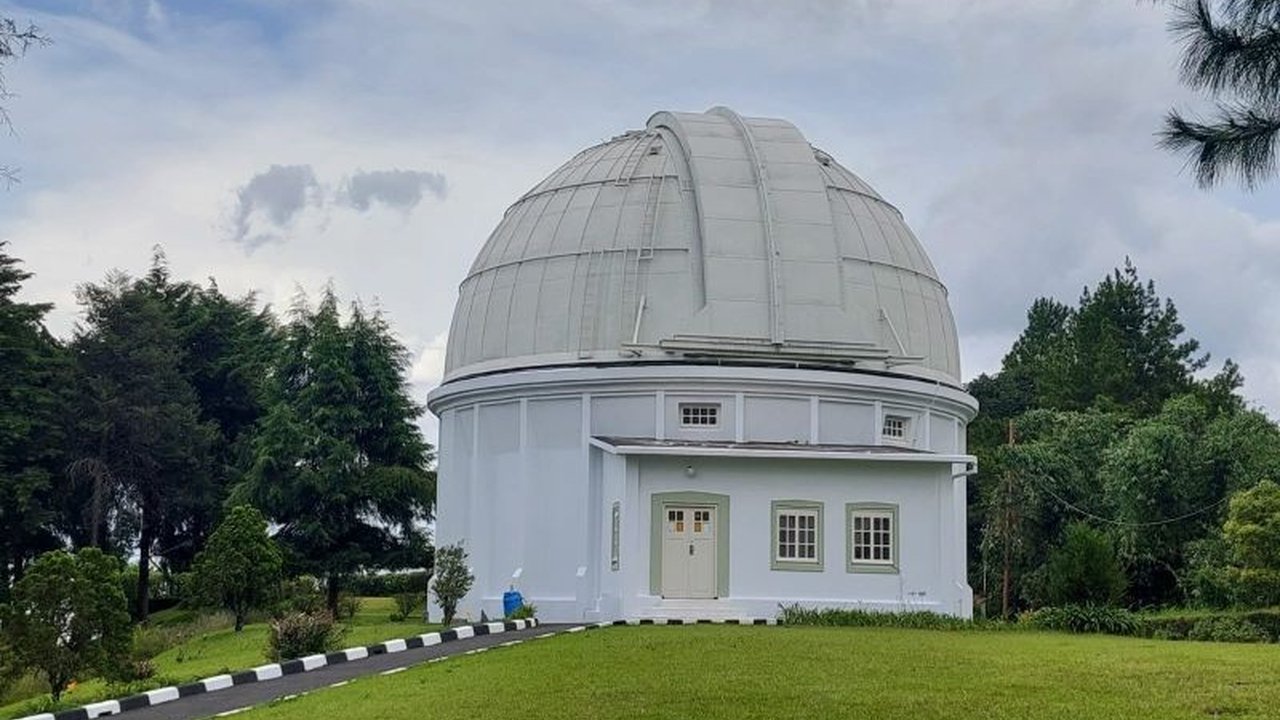 Observatorium Bosscha tengah mempersiapkan infrastruktur dan sumber daya manusia untuk membuka kembali program kunjungan umum. Kapan masyarakat bisa kembali menikmati pengalaman edukatif di sana?