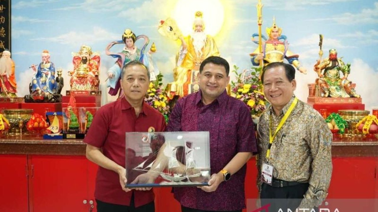 Pemerintah Kota Makassar meresmikan Kelenteng Ji Li Gong sebagai penanda kuatnya Kerukunan Umat Beragama Makassar. Wali Kota berharap rumah ibadah ini memperkokoh persaudaraan dan membina generasi muda, sekaligus menjadi pusat kegiatan sosial yang bermanf
