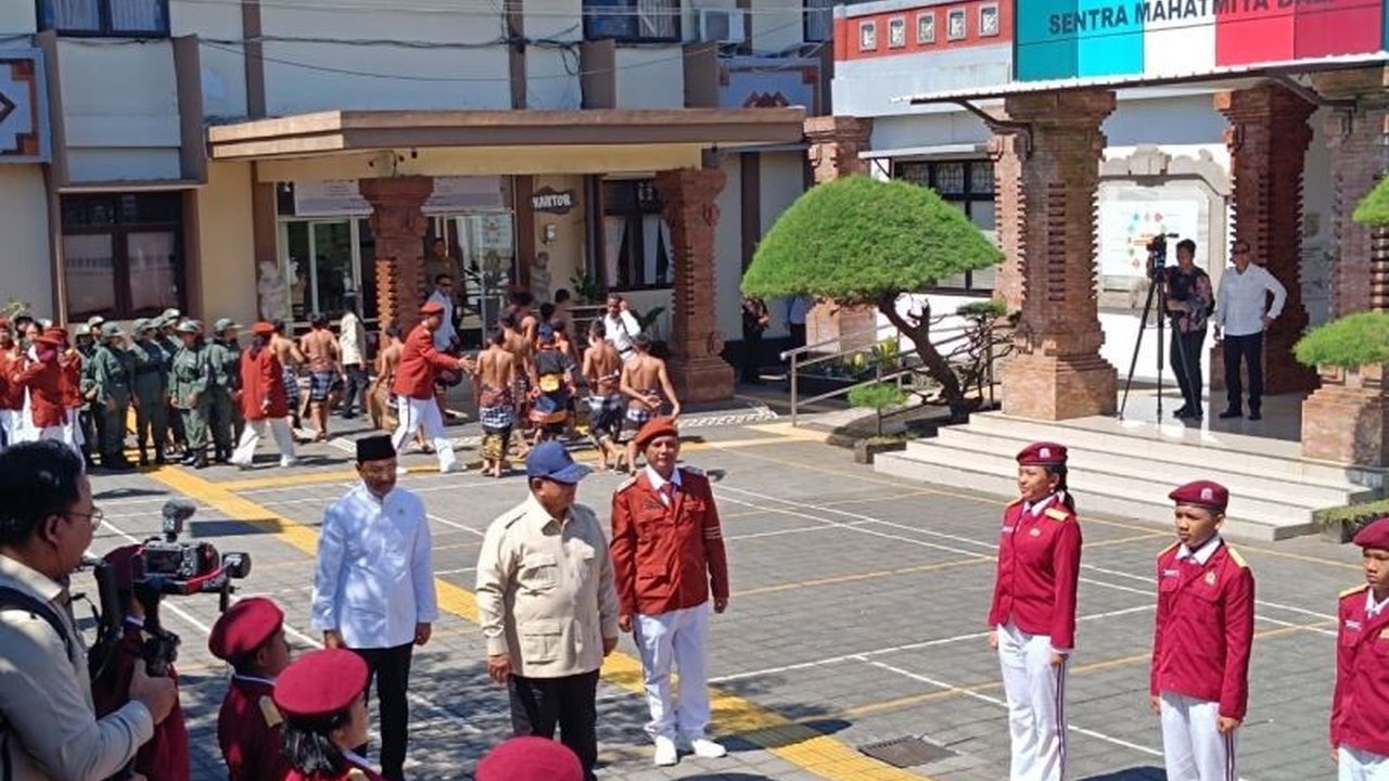 Menteri Sosial melaporkan perkembangan positif SRMP 17 Tabanan kepada Presiden Prabowo, menyoroti kedisiplinan siswa, penjangkauan DTKS, serta rencana ekspansi ke Karangasem.