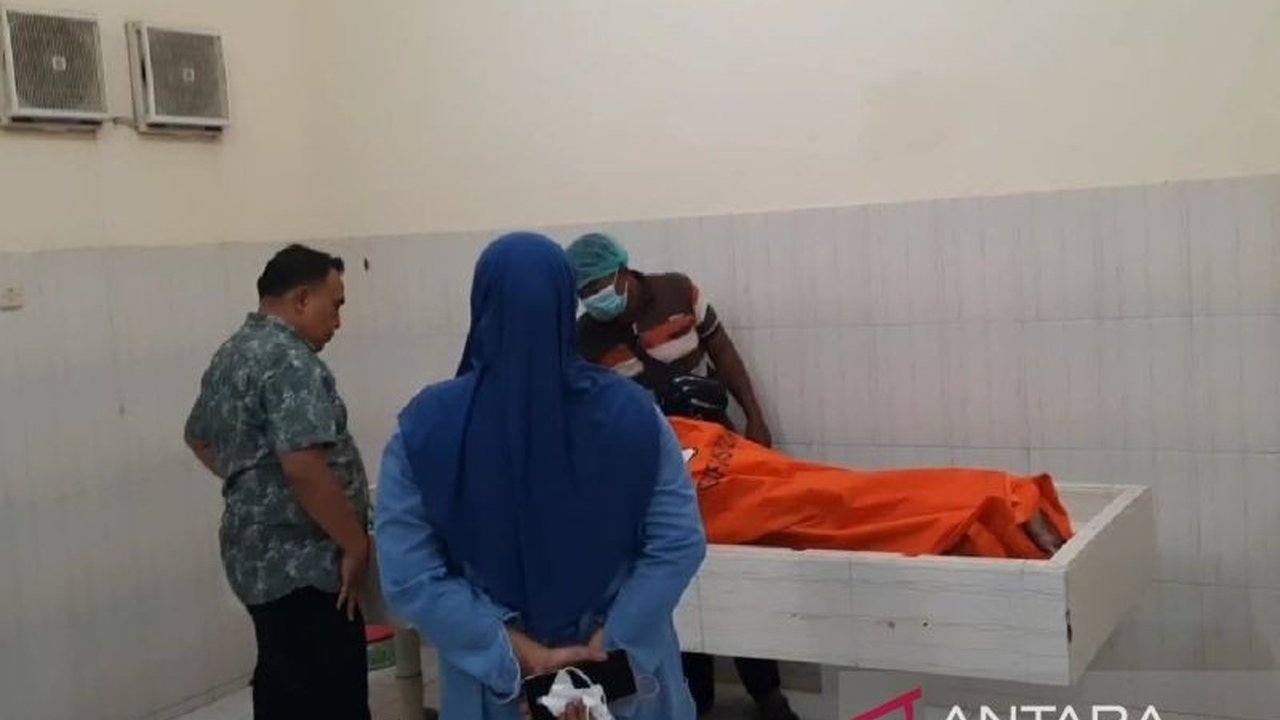 Polres Situbondo mengamankan seorang suami, ARH, terduga pelaku pembunuhan istrinya, Murtafia Rafika Devi, seorang bidan, yang jasadnya ditemukan di Pantura Situbondo. Motif awal **suami bunuh istri Situbondo** ini diduga karena cemburu dan sakit hati, me