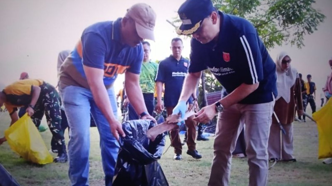 Pemerintah Kabupaten Agam berhasil mengangkut 2,6 ton sampah di Pantai Tiku dalam rangka Hari Lingkungan Hidup Sedunia 2026, menegaskan komitmen Pemkab Agam terhadap penanganan sampah berkelanjutan.