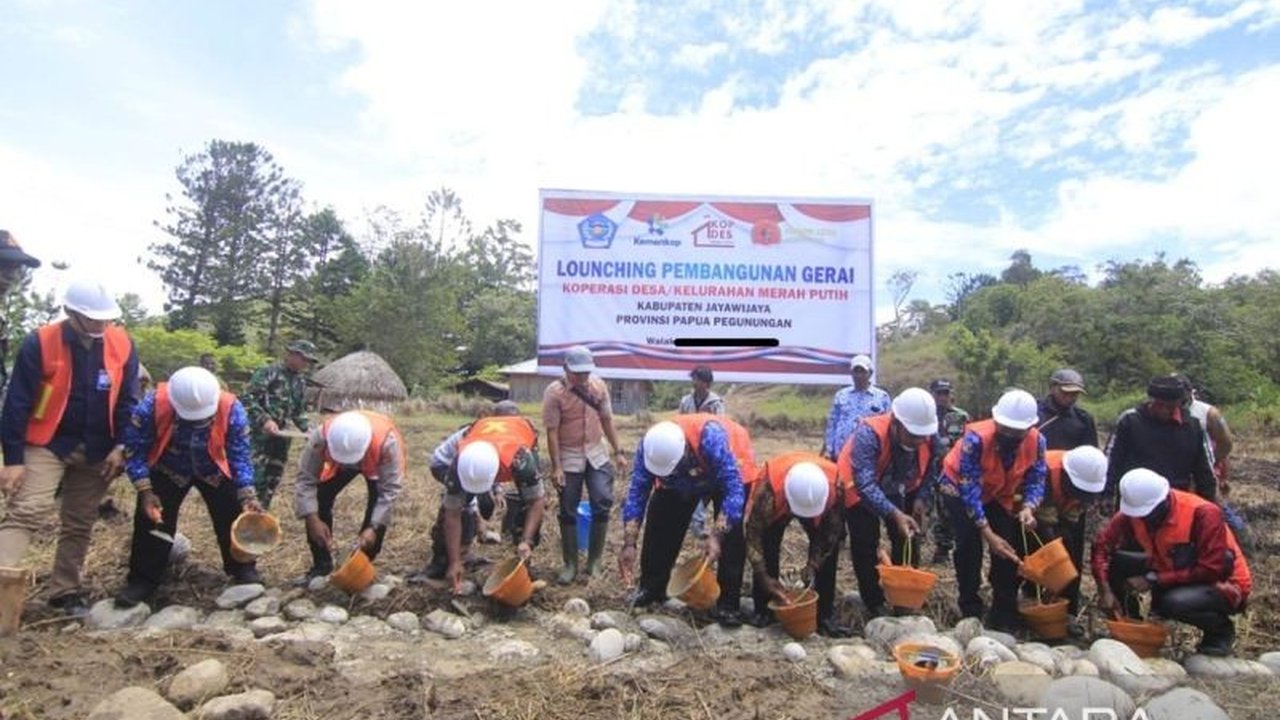 Pemkab Jayawijaya serius wujudkan kesejahteraan masyarakat dengan menargetkan 18 gerai Koperasi Merah Putih, sebuah langkah strategis untuk menggerakkan roda ekonomi lokal.