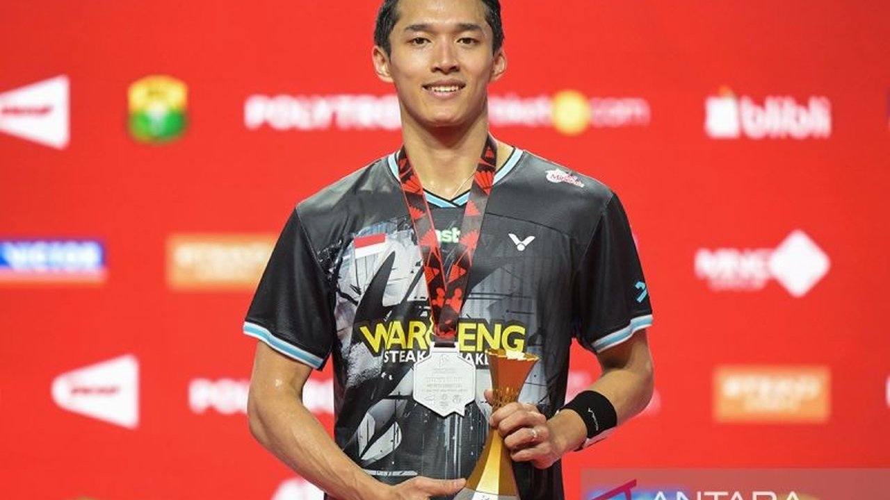 Jonatan Christie harus kembali menunda mimpinya meraih gelar Indonesia Open 2026 setelah takluk di final. Ia mengakui kegagalannya karena tak mampu mengelola tekanan pertandingan.