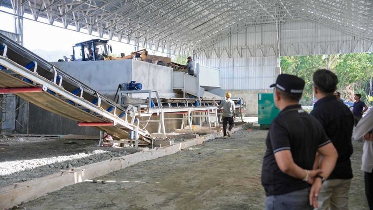 Pemerintah Kabupaten Morowali, Sulawesi Tengah, sukses melakukan uji coba mesin pengolah sampah canggih di Labota. Inovasi ini diharapkan mampu meningkatkan efektivitas pengelolaan sampah dan menjaga lingkungan.