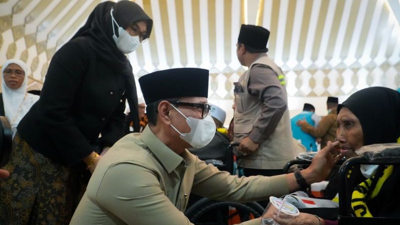 Sebanyak 392 Haji Mataram dari Kloter 5 telah kembali ke tanah air dalam keadaan sehat. Wali Kota Mataram mengapresiasi kedisiplinan dan semangat kebersamaan para jamaah selama menjalankan ibadah haji.
