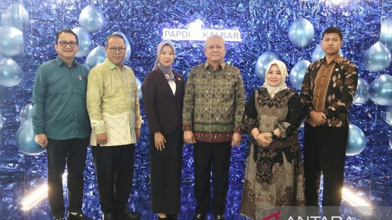 Sekretaris Daerah Provinsi Kalimantan Barat (Sekda Kalbar) Harisson menyoroti pentingnya pelayanan dokter humanis dan kompeten untuk masyarakat. Simak harapan Pemprov Kalbar untuk peningkatan kualitas tenaga medis.