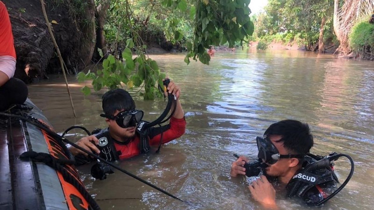 Tim SAR gabungan, termasuk penyelam Basarnas, masih terus melakukan pencarian anak hilang bernama Kenji (5) di Sungai Way Pisang, Lampung Selatan, setelah diduga terseret arus.