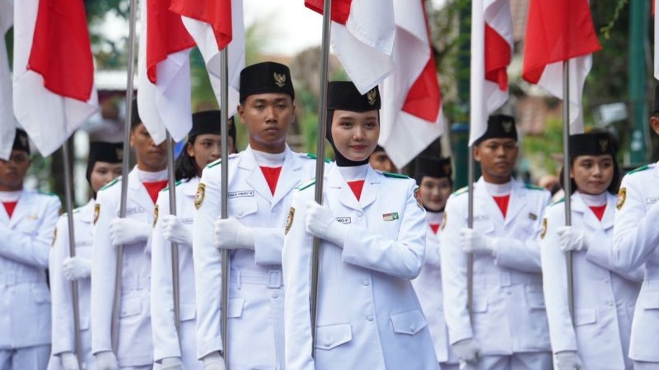 Kirab Budaya Tresna Pancasila yang meriah di sepanjang Jalan Malioboro, Yogyakarta, sukses menggelorakan semangat kebangsaan dan nilai-nilai luhur Pancasila. Acara ini membumikan karakter kepahlawanan dan cinta tanah air di tengah masyarakat.