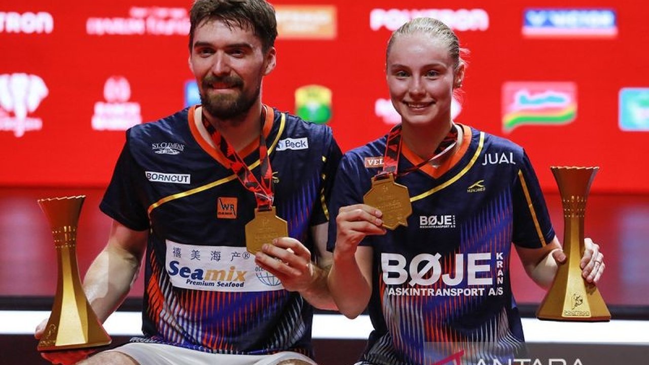 Pasangan ganda campuran Denmark, Mathias Christiansen/Alexandra Boje, merayakan kemenangan di Indonesia Open 2026 dengan liburan ke Labuan Bajo, destinasi eksotis Indonesia.