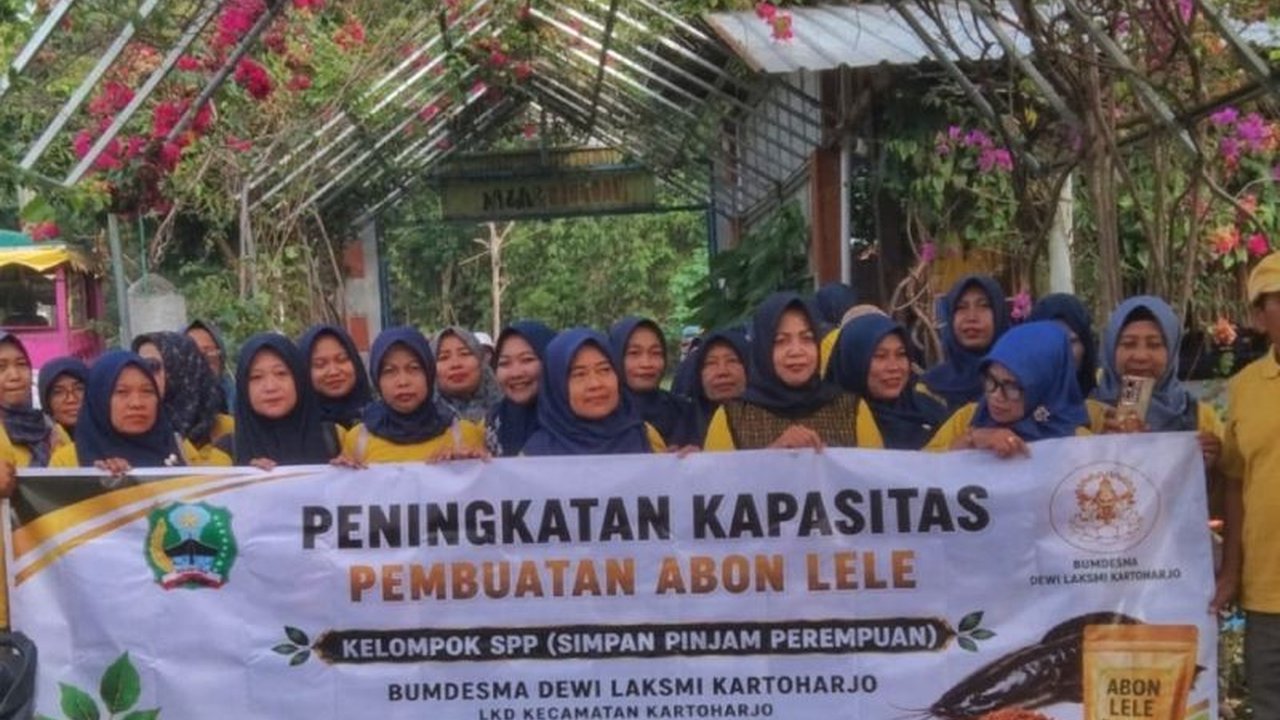 BUMDesma Dewi Laksmi Kartoharjo Magetan berinovasi dengan mengembangkan usaha produksi Abon Lele, memberdayakan ibu-ibu anggota Kelompok SPP dan mendongkrak perekonomian lokal. Inisiatif ini bertujuan meningkatkan kesejahteraan masyarakat melalui pengolah