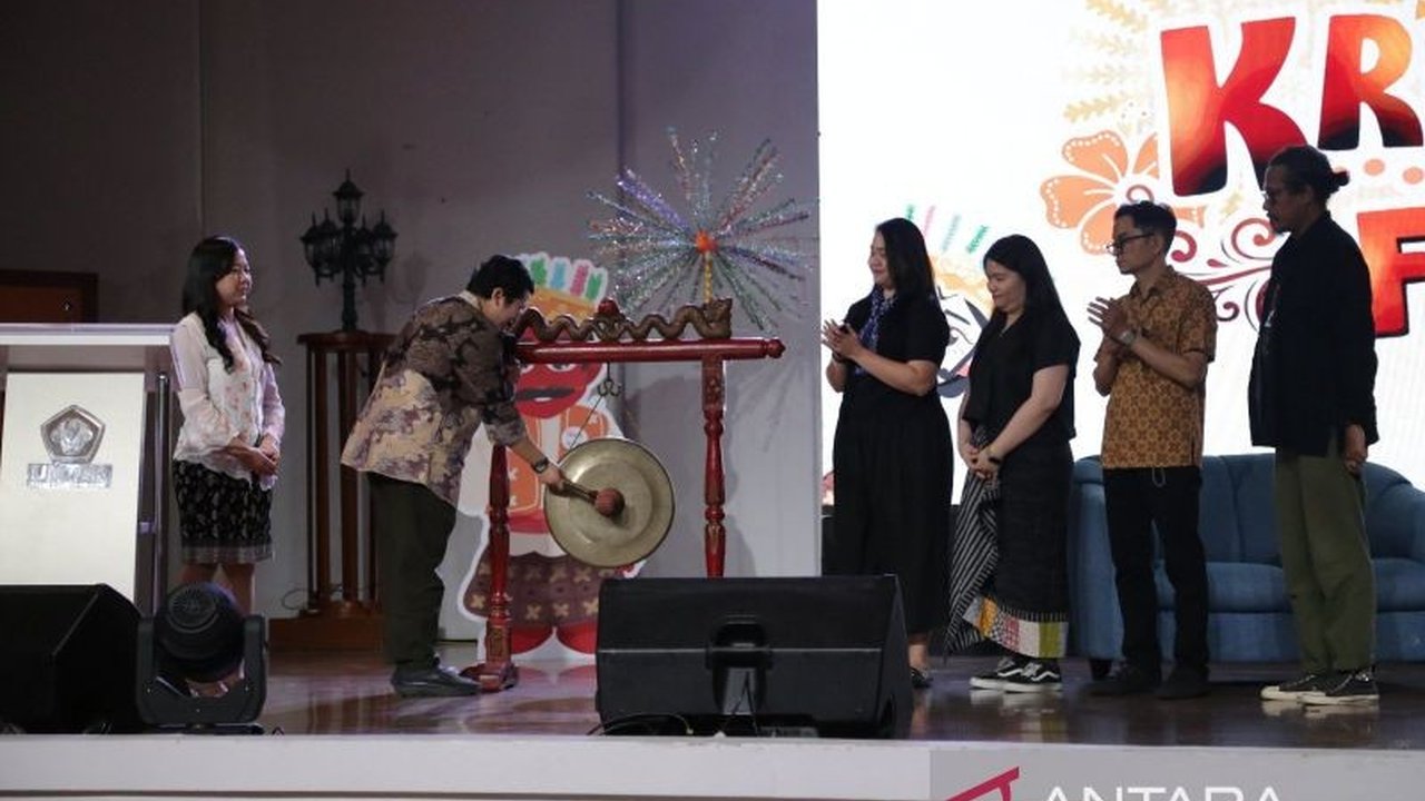Wakil Menteri Kebudayaan Giring Ganesha menegaskan Budaya dan Kreasi Mahasiswa adalah fondasi penting untuk inovasi di era digital, membuka peluang besar bagi ekosistem ekonomi kreatif nasional.