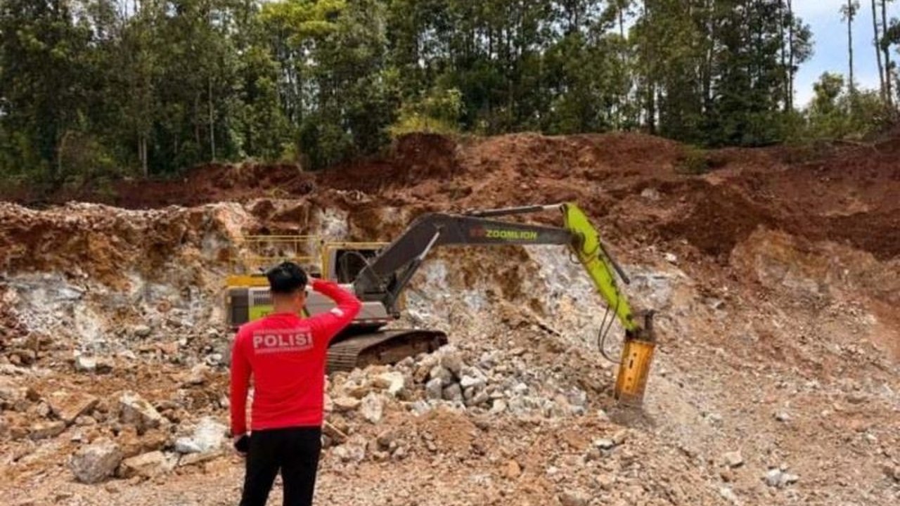 Direktorat Reserse Kriminal Khusus (Ditreskrimsus) Polda Sulawesi Tenggara (Sultra) menyita tiga ekskavator dan menetapkan satu tersangka terkait aktivitas penambangan ilegal di Kolaka, setelah menerima laporan masyarakat.