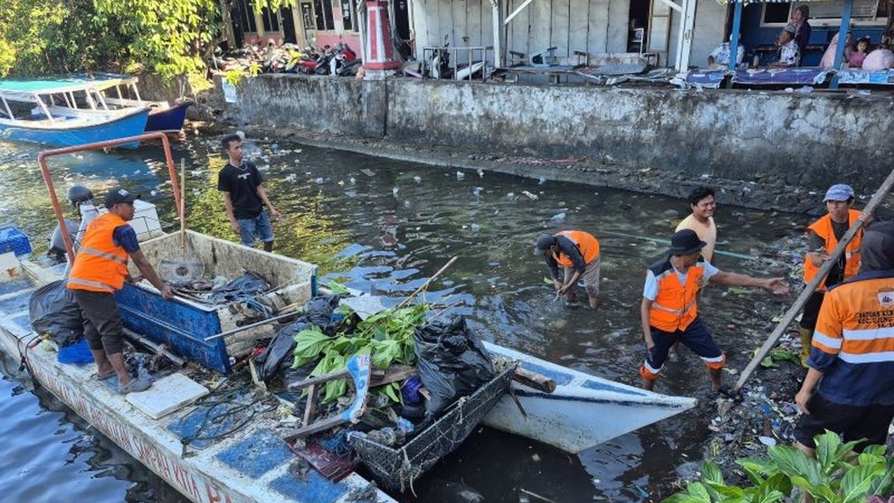 Pemerintah Kota Makassar meluncurkan sistem penghargaan dan sanksi untuk mendorong partisipasi aktif masyarakat dalam Pengelolaan Sampah Makassar, demi mewujudkan lingkungan yang bersih dan lestari.