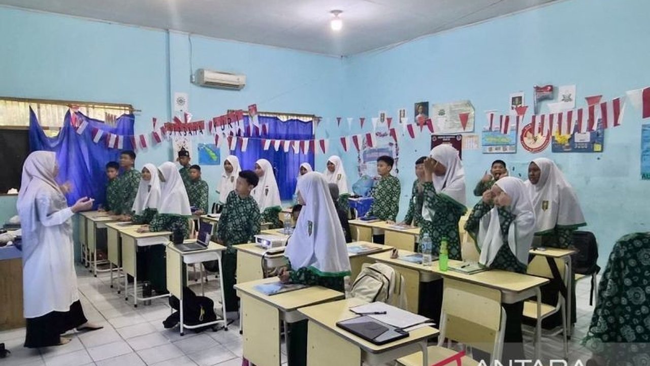 Dinas Pendidikan dan Kebudayaan Karawang resmi menetapkan sembilan jalur penerimaan peserta didik baru (PPDB) SMP 2026. Simak detail jadwal dan persyaratannya agar tak ketinggalan!