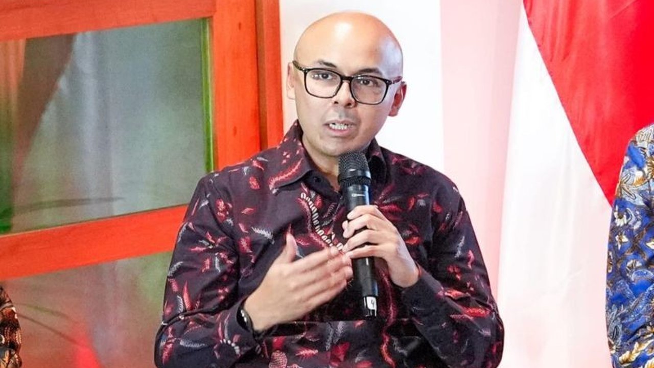 Asisten Presiden meluncurkan buku 
