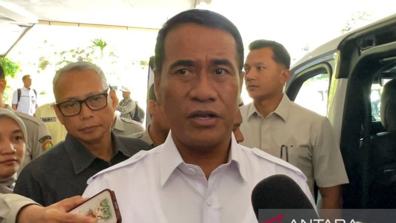 Menteri Pertanian Andi Amran Sulaiman akan berkoordinasi dengan Kementerian Perdagangan mengenai rencana kenaikan Harga Eceran Tertinggi (HET) Minyakita, sebuah kebijakan yang dipicu fluktuasi harga CPO dan biaya produksi.