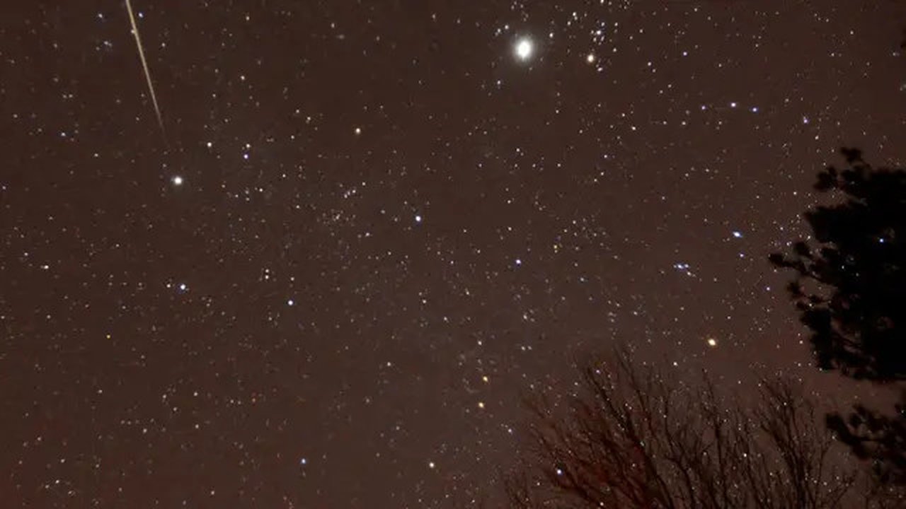 Hujan Meteor Leonid. (AP Photo/Mark Almond)