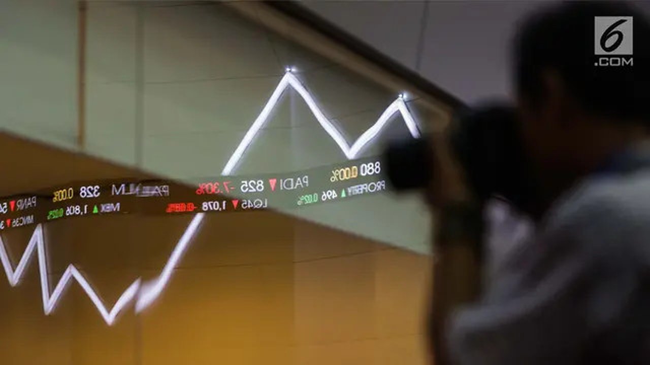 Layar indeks harga saham gabungan menunjukkan data di Bursa Efek Indonesia, Jakarta, Selasa (2/1). Angka tersebut naik signifikan dibandingkan tahun 2016 yang hanya mencatat penutupan perdaga