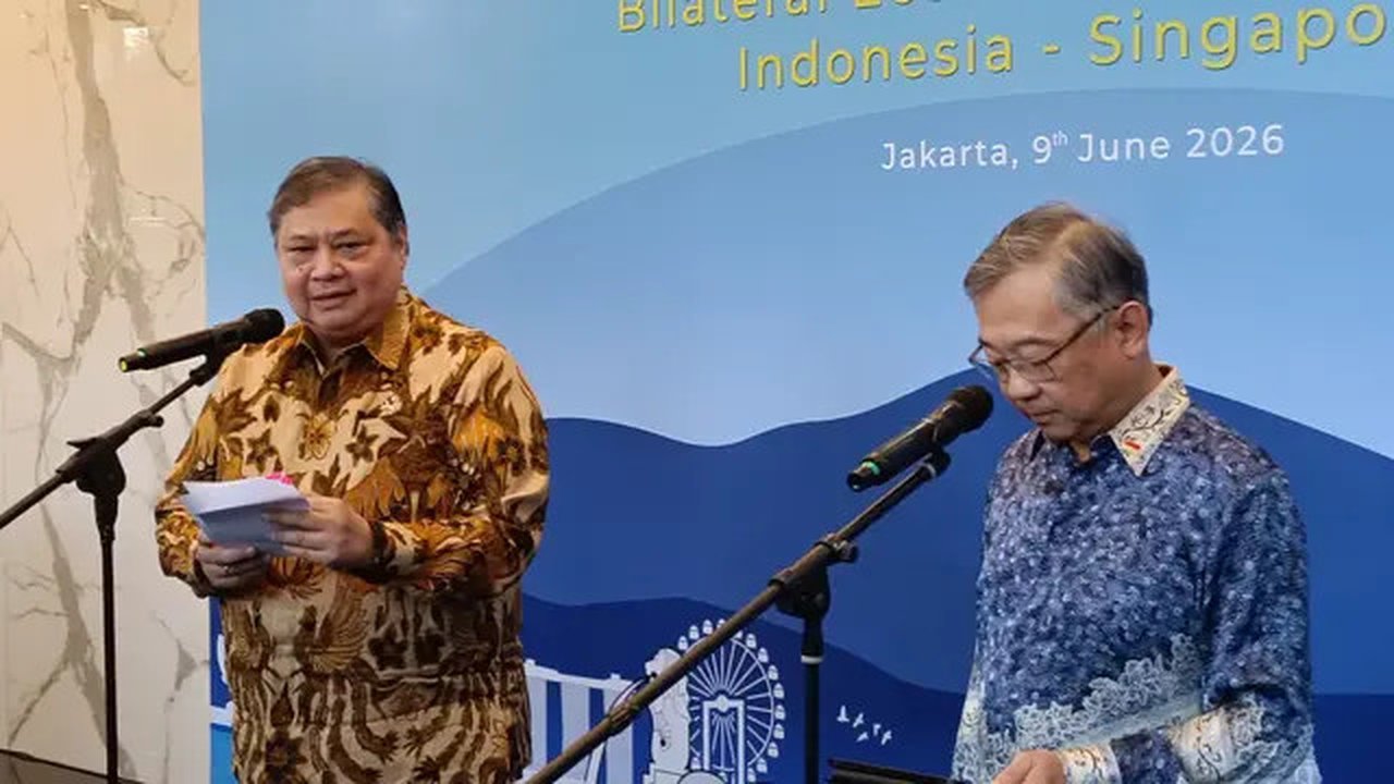 Menteri Koordinator Bidang Perekonomian, Airlangga Hartarto bertemu dengan Wakil Perdana Menteri sekaligus Menteri Perdagangan dan Industri Singapura, Gan Kim Yong, dalam The 16th Ministerial