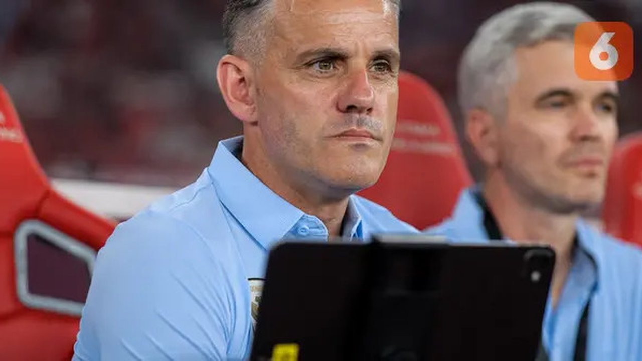 Pelatih Timnas Indonesia, John Herdman, memimpin anak asuhnya saat menghadapi Oman pada FIFA Matchday periode Juni 2026 di Stadion Utama Gelora Bung Karno, Jakarta. Berkat racikan Herdman, Ti
