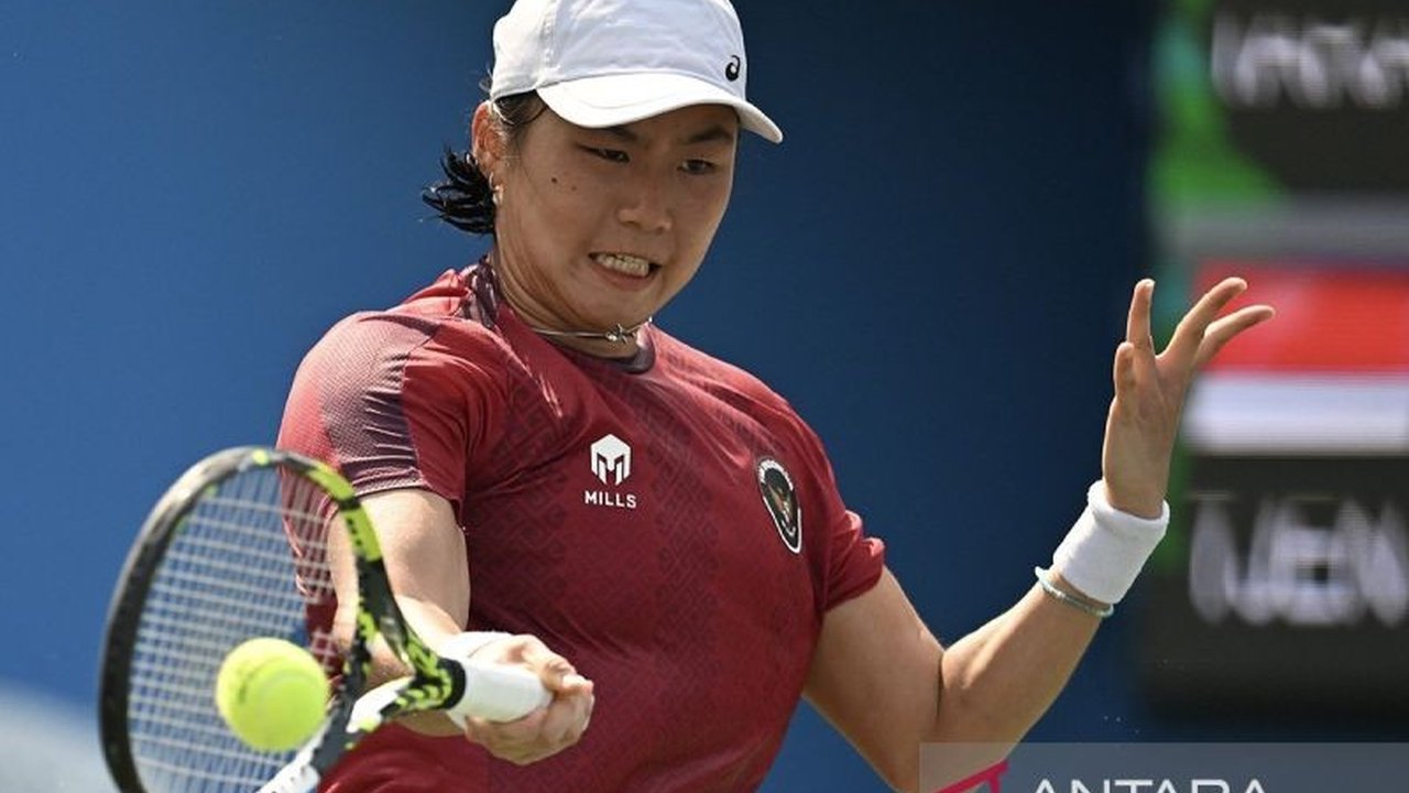 Petenis putri Indonesia Janice Tjen harus mengakui keunggulan Greet Minnen di babak pertama Libema Open 2026. Bagaimana peluangnya di sektor ganda bersama Aldila Sutjiadi?