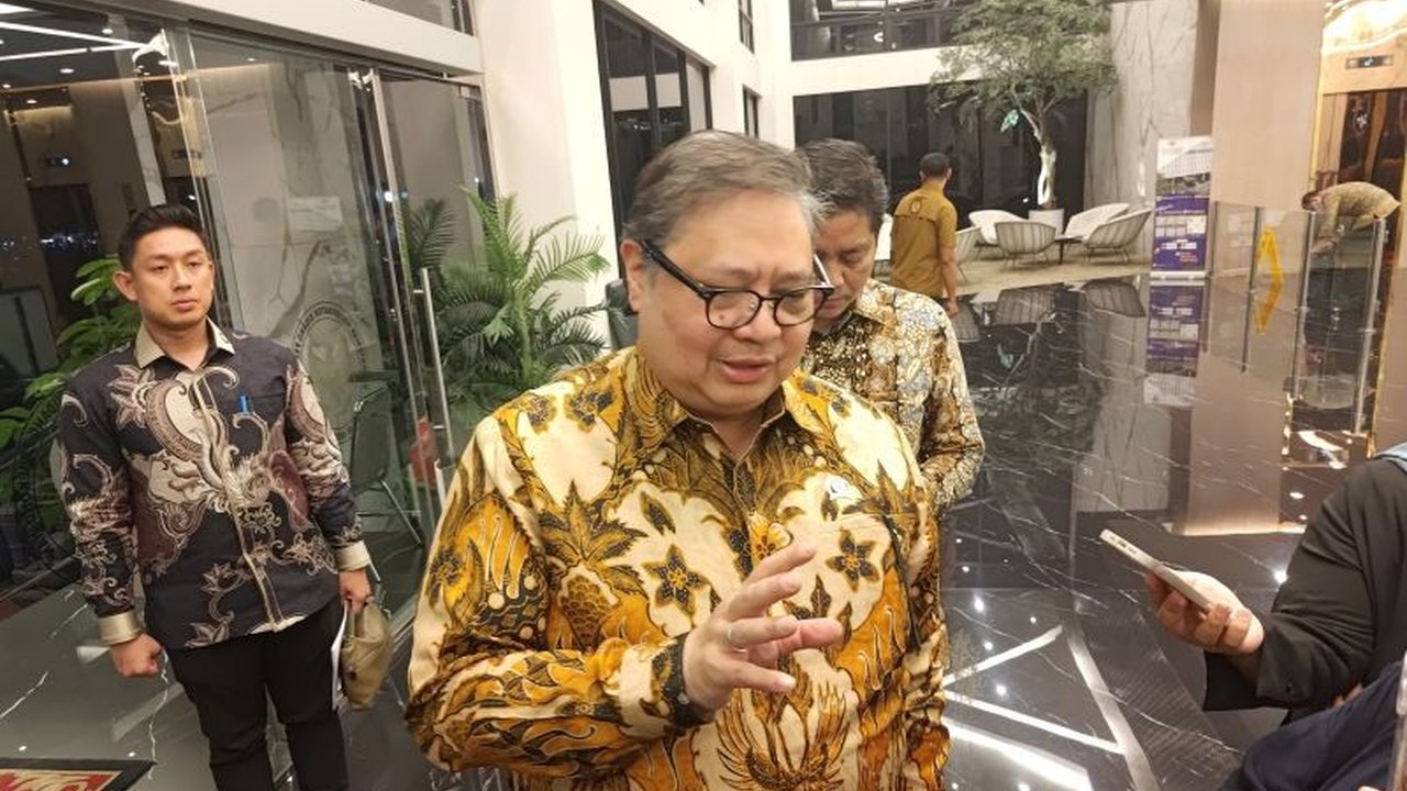 Bank Indonesia memutuskan Kenaikan BI Rate sebesar 25 basis poin. Langkah ini dinilai strategis untuk menjaga stabilitas ekonomi nasional dari volatilitas keuangan global dan depresiasi rupiah.