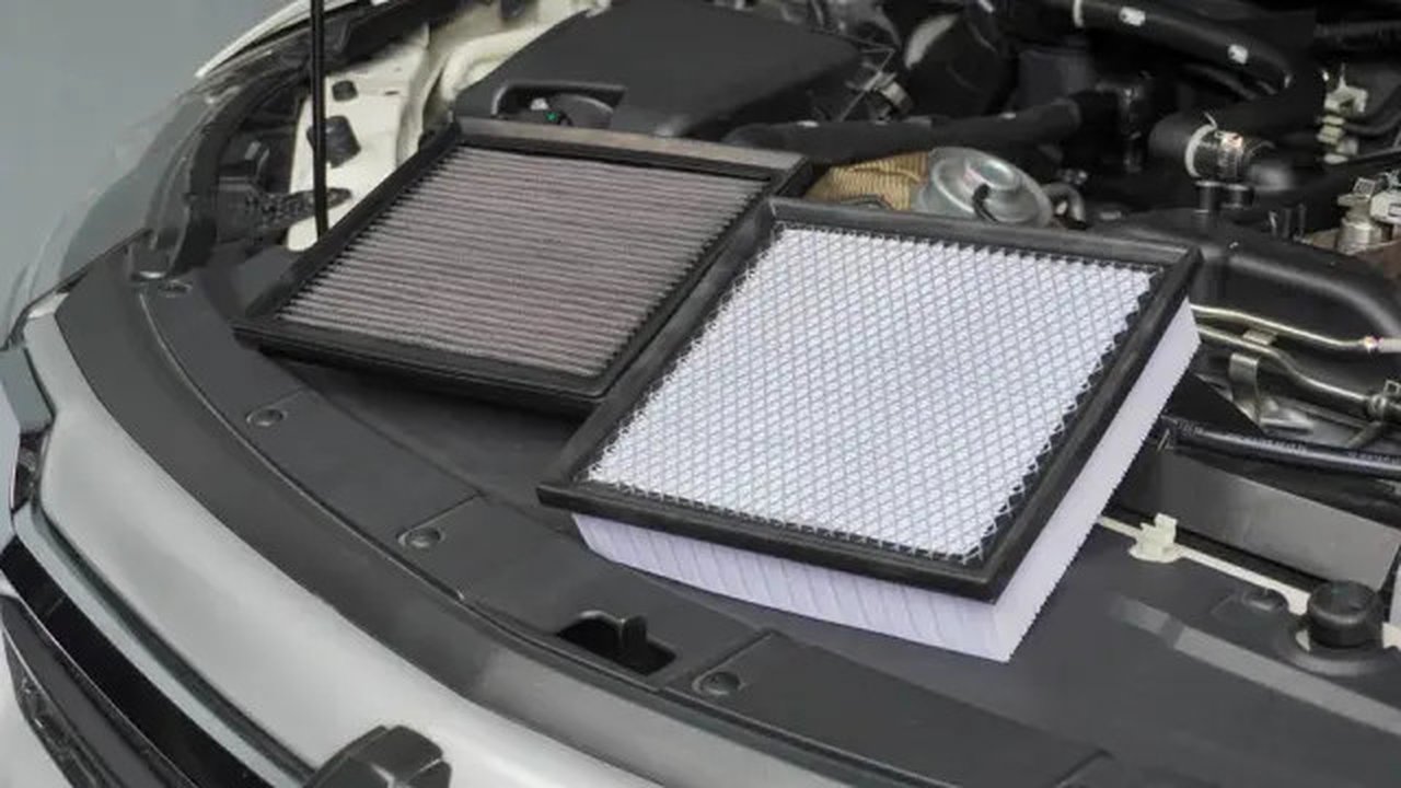 Perbandingan antara filter udara kering dan filter udara basah. (Autoindustriya)