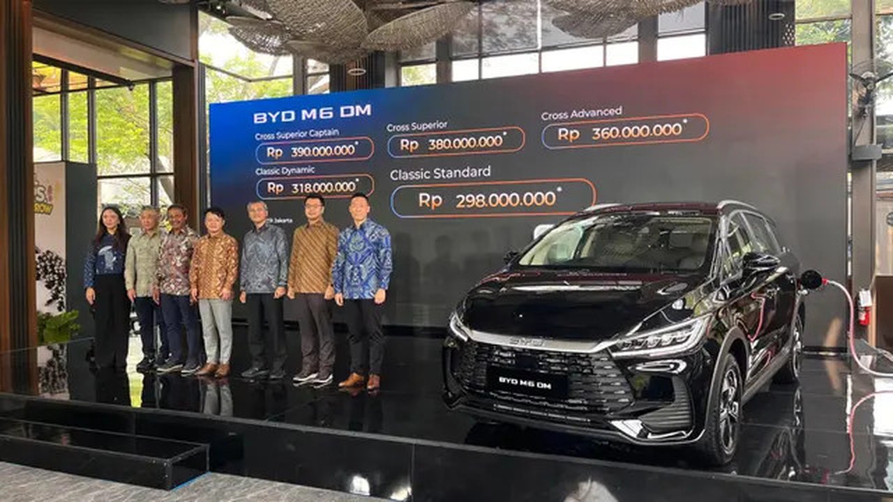 BYD M6 DM ditawarkan mulai dari Rp Rp 298 juta OTR Jakarta. (Liputan6.com/Septian Pamungkas)