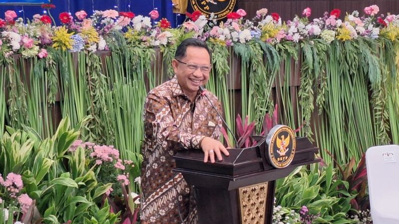 Menteri Dalam Negeri Muhammad Tito Karnavian mendorong Dewan Kehormatan Penyelenggara Pemilu (DKPP) untuk terus meningkatkan integritas penyelenggara pemilu, menekankan pentingnya pendekatan pencegahan guna meminimalkan pelanggaran etik dalam pesta demokr