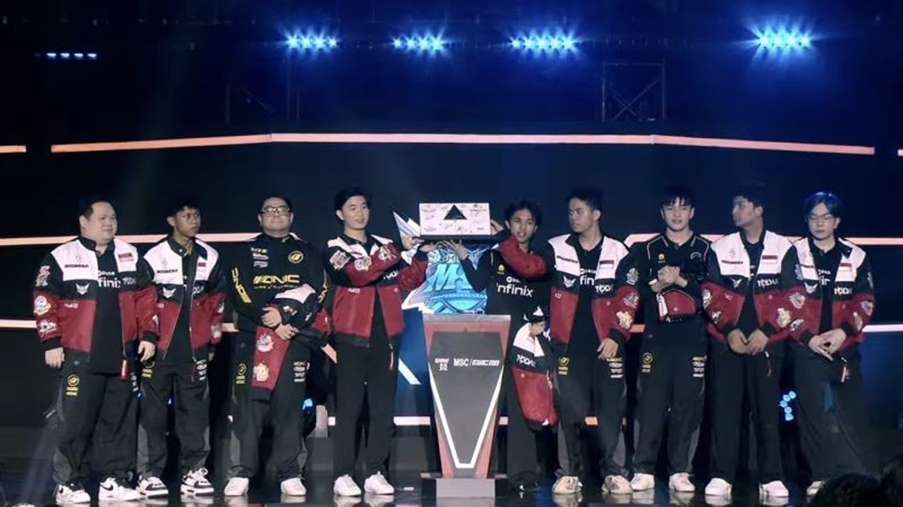 Tim esports ONIC berhasil melaju ke Grand Final MPL ID S17 dan mengamankan satu tempat di MSC EWC 2026, usai menumbangkan Geek Fam dengan skor telak 3-0. Bagaimana dominasi Landak Kuning dalam laga sengit ini?