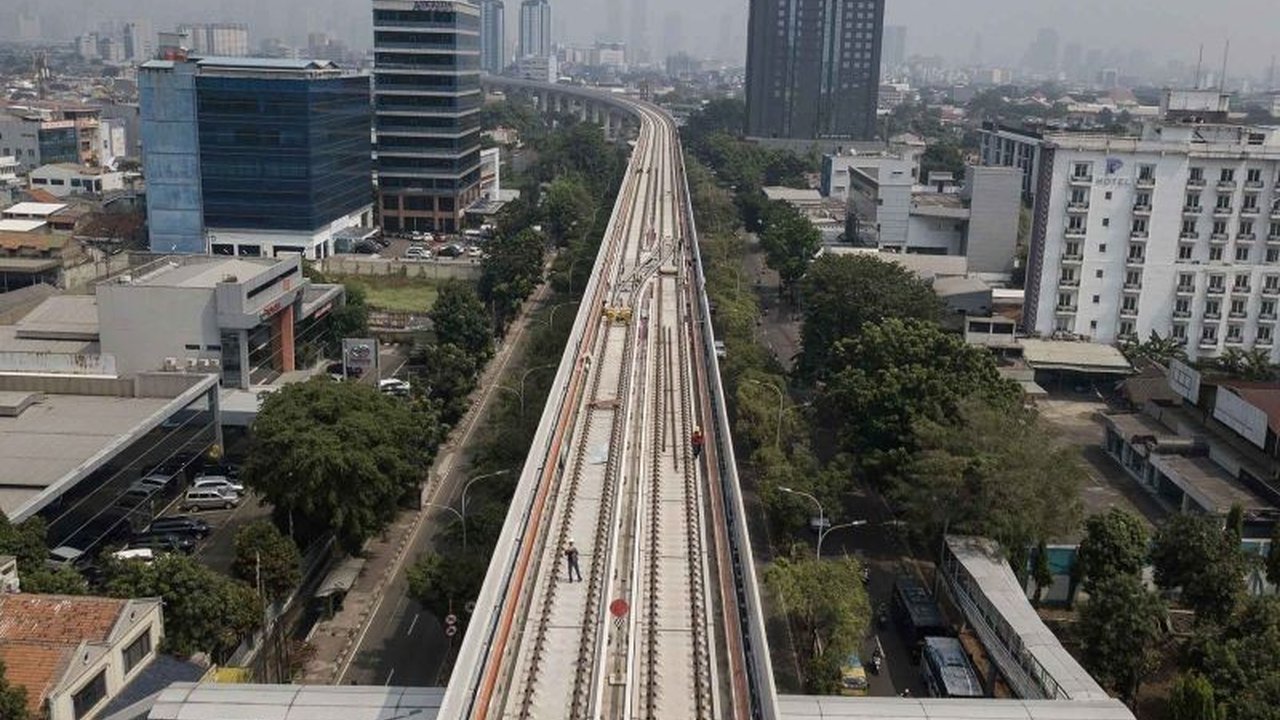 Kualitas Polusi Udara Jakarta kembali tercatat tidak sehat pada Sabtu pagi. Warga diimbau mengenakan masker dan membatasi aktivitas di luar ruangan demi menjaga kesehatan.