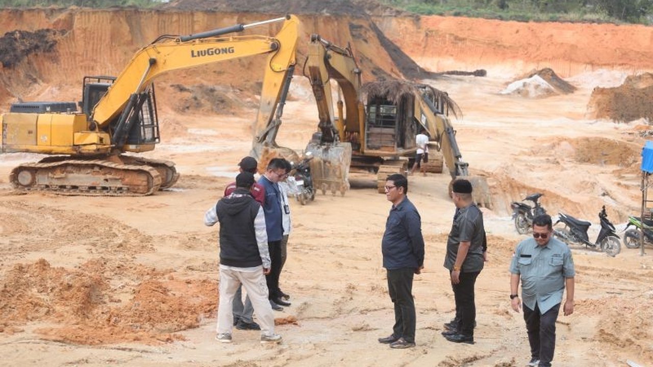 Dinas ESDM Riau intensifkan pengawasan tambang tanah berizin di Kampar, memastikan kepatuhan regulasi dan tata kelola profesional. Bagaimana langkah konkretnya untuk Pengawasan Tambang Riau?
