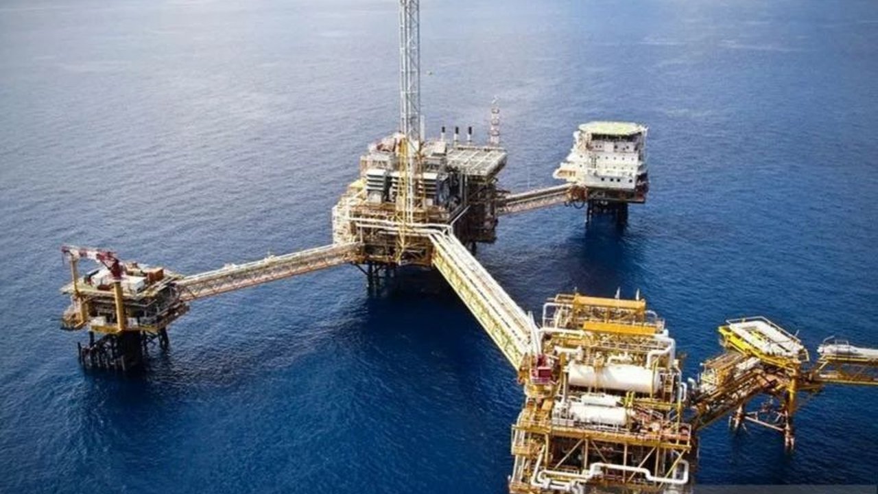 Polda Maluku serius mengawal Proyek Strategis Nasional (PSN) Lapangan Abadi Blok Masela. Pengamanan Blok Masela ini dilakukan secara profesional dan humanis untuk kelancaran investasi serta ketahanan energi nasional.