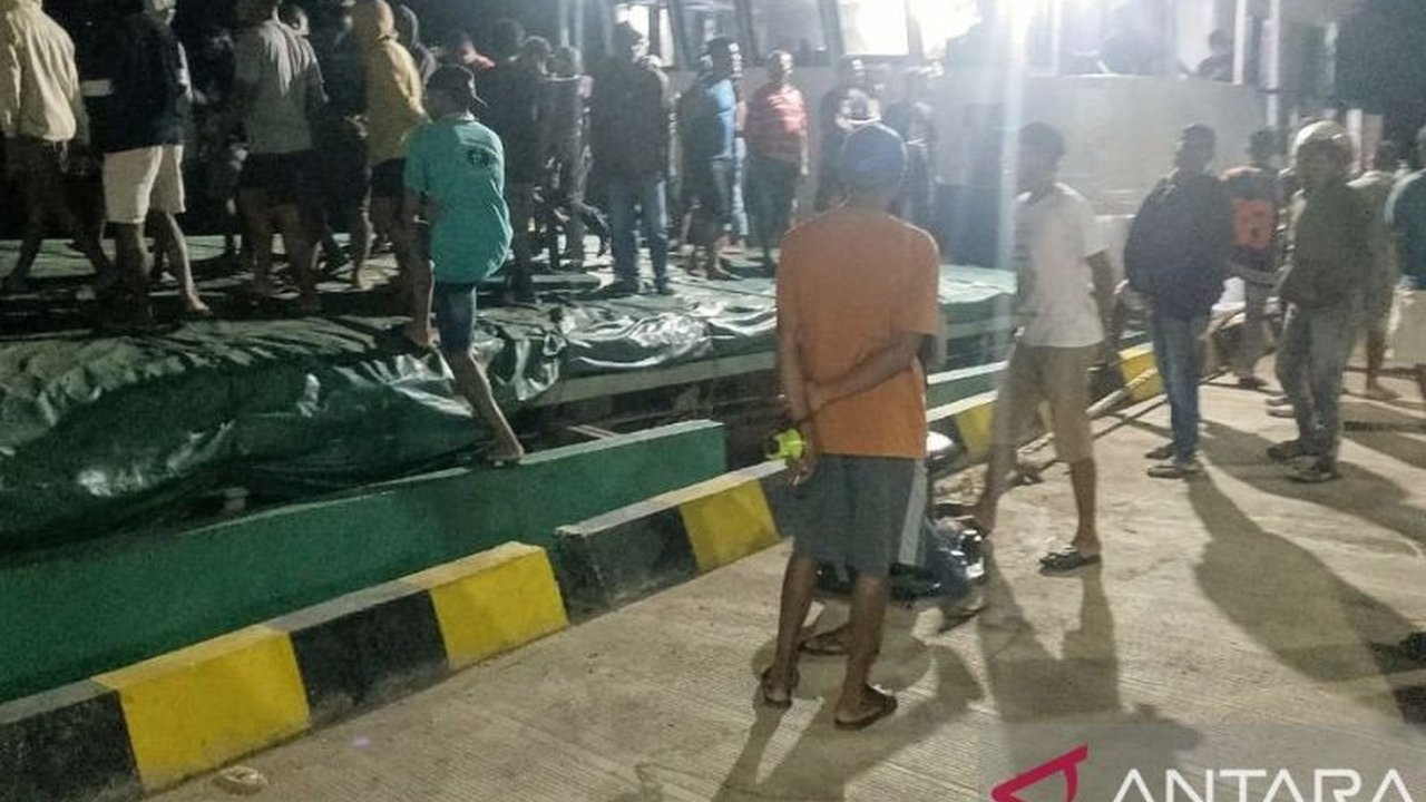 Tim SAR gabungan masih terus melakukan operasi pencarian terhadap delapan penumpang speedboat yang tenggelam di Perairan Pulau Dai, Maluku Barat Daya (MBD), setelah insiden yang disebabkan cuaca buruk pada Kamis lalu.