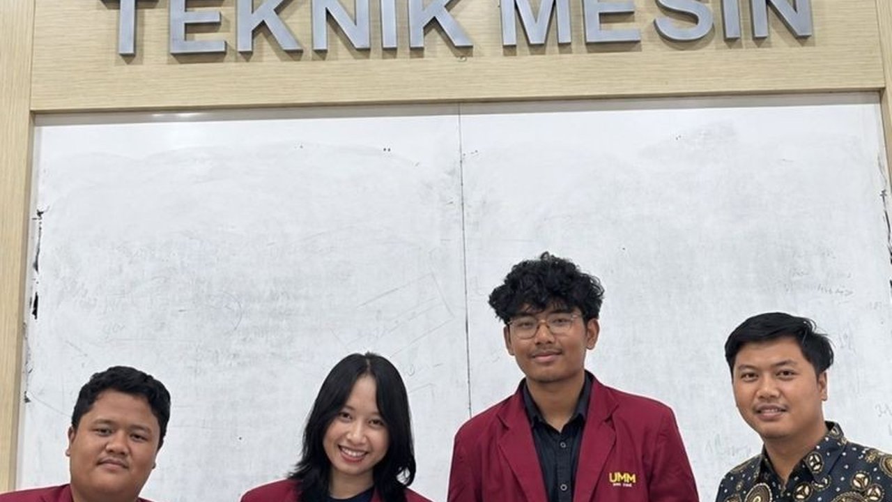 Mahasiswa UMM berhasil menciptakan inovasi mesin pencuci singkong semi mekanis yang revolusioner, memangkas waktu produksi dan meningkatkan kualitas singkong bagi UMKM.