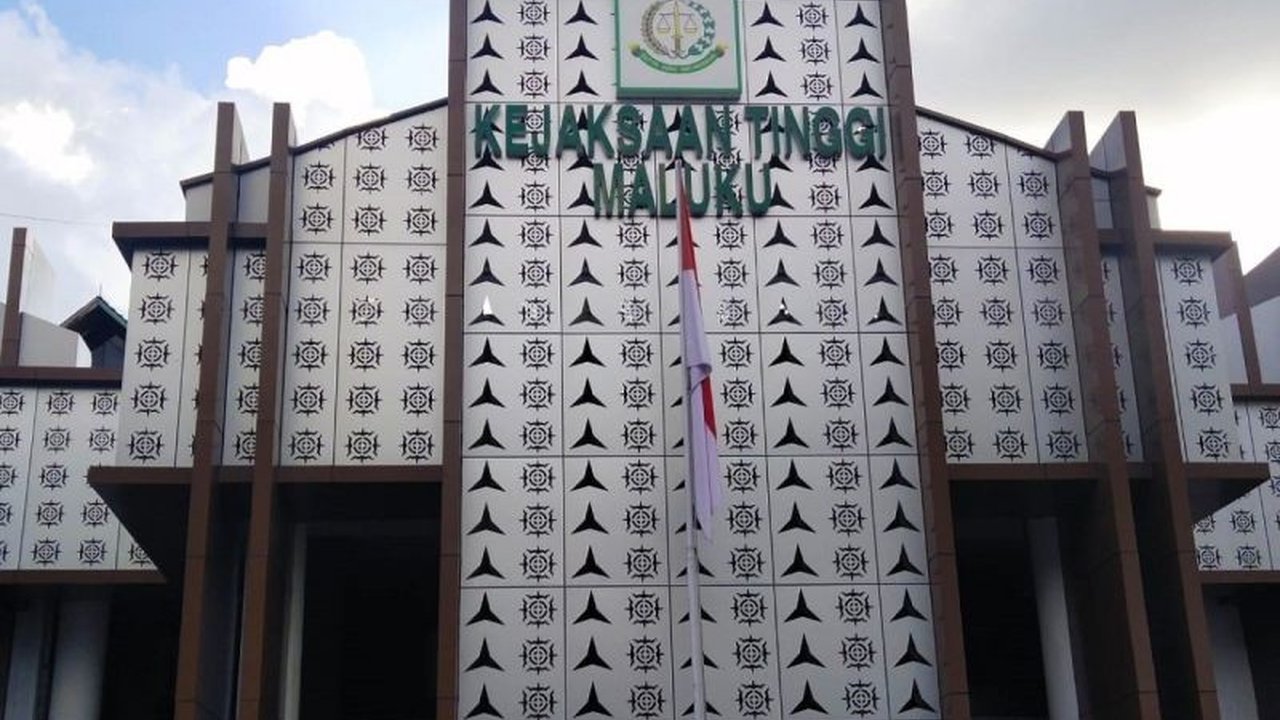 Kejaksaan Tinggi Maluku meningkatkan penanganan kasus dugaan korupsi Proyek Jalan Namlea tahun anggaran 2023 ke tahap penyidikan setelah menemukan indikasi kuat tindak pidana, membuat publik penasaran akan detail selanjutnya.