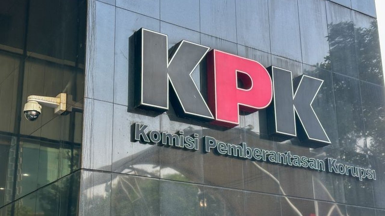 Komisi Pemberantasan Korupsi (KPK) terus mendalami kasus suap pengadaan barang dan jasa di Muara Enim, menyita sejumlah dokumen krusial untuk memperkuat bukti. Penyitaan dokumen kasus Muara Enim ini menjadi langkah penting dalam penyidikan.