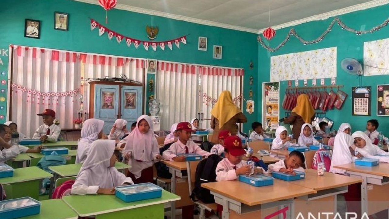 Pemerintah Kabupaten Serang melalui Dindikbud menggandeng SMP swasta sebagai langkah strategis atasi keterbatasan daya tampung SMPN, memastikan seluruh anak di wilayah tersebut tetap bisa melanjutkan pendidikan.