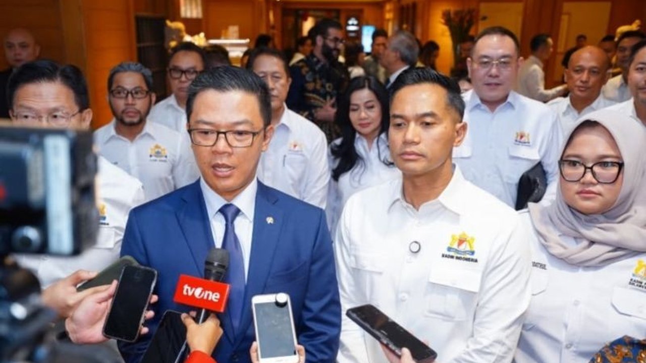 Kamar Dagang dan Industri (Kadin) Indonesia menekankan pentingnya **diplomasi ekonomi Kadin** yang kokoh untuk menarik investasi asing dan memperluas perdagangan internasional di tengah dinamika ekonomi global yang bergeser, membuka peluang besar bagi per