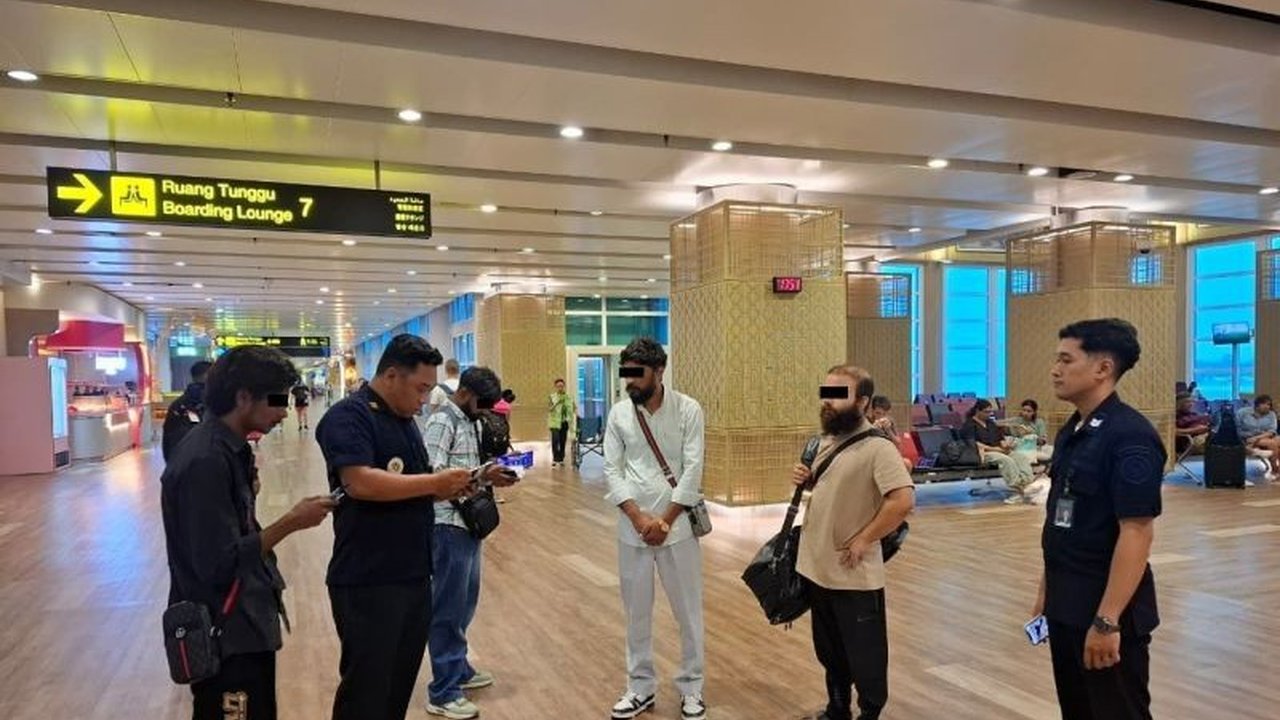Rudenim Denpasar mendeportasi enam WNA dari Kanada, Selandia Baru, dan India akibat melanggar hukum serta izin tinggal. Tindakan tegas ini menunjukkan komitmen Imigrasi menjaga ketertiban umum di Bali.