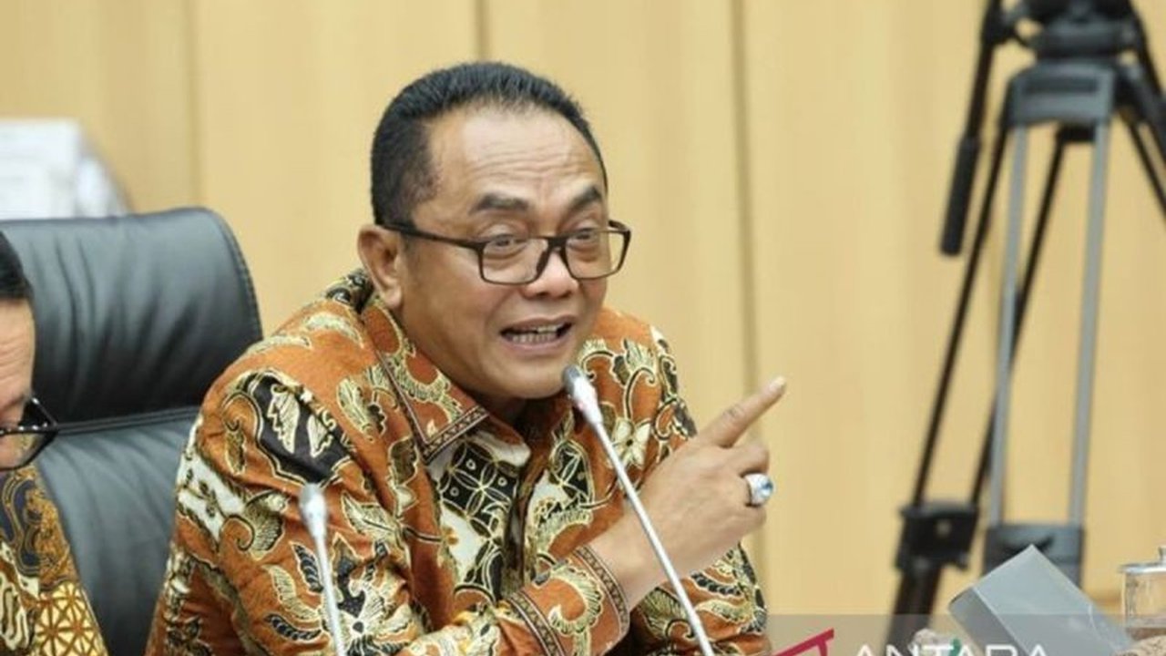 Anggota DPR RI mendesak pemerintah daerah untuk segera memproses perizinan demi mewujudkan kepastian hukum pertambangan rakyat, melindungi pilar ekonomi kerakyatan dan memastikan keberlanjutan usaha.