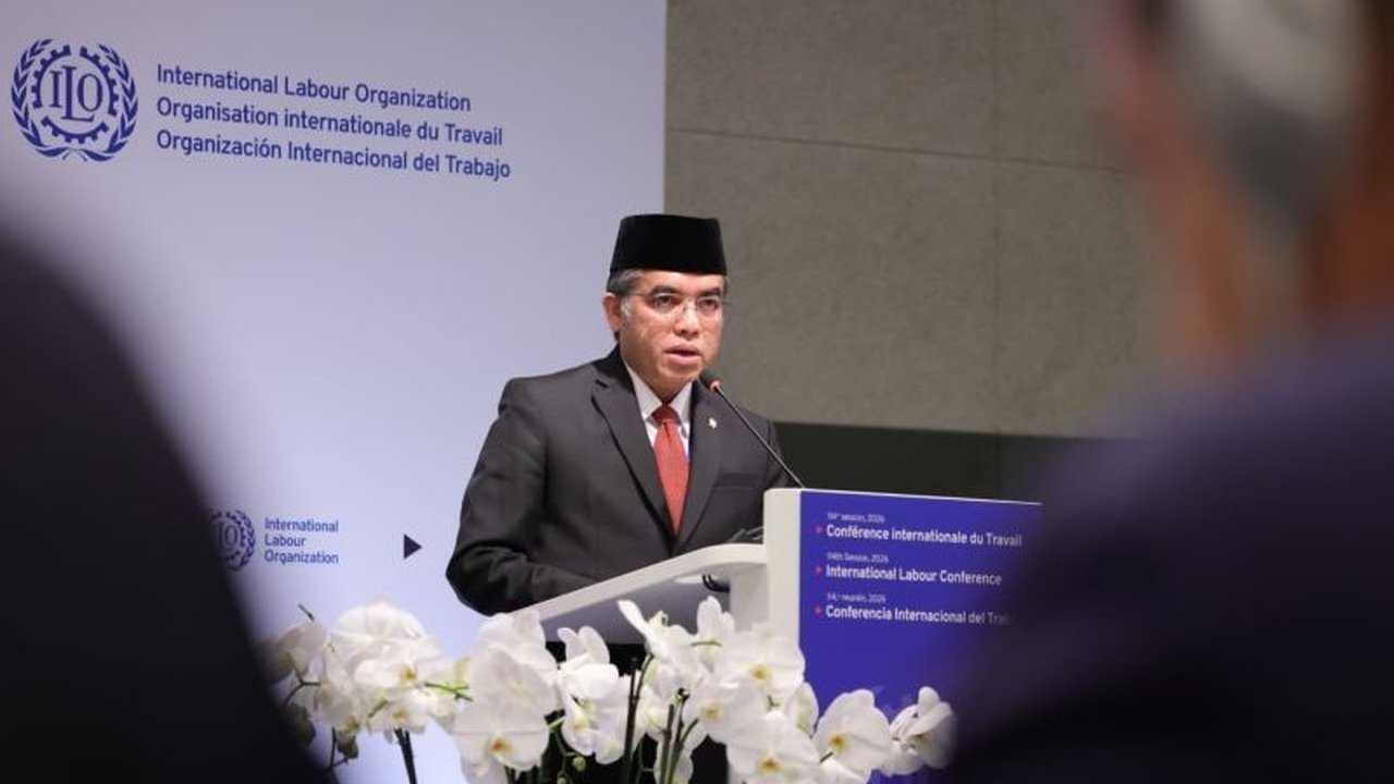 Menaker Yassierli menyambut adopsi Standar Ketenagakerjaan Internasional Ekonomi Platform, langkah krusial untuk memastikan kerja layak dan perlindungan komprehensif bagi jutaan pekerja digital di Indonesia.