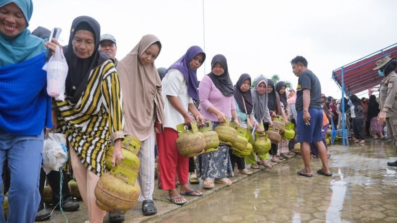 Pemerintah Kabupaten Morowali menggencarkan operasi pasar dan pasar murah untuk mengatasi kelangkaan LPG 3 kg di daerahnya. Langkah ini juga bagian dari upaya mencari solusi jangka panjang.